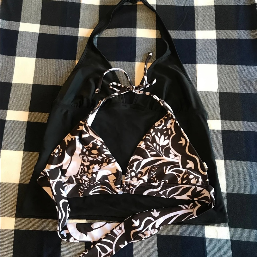 2 swimsuit tops
